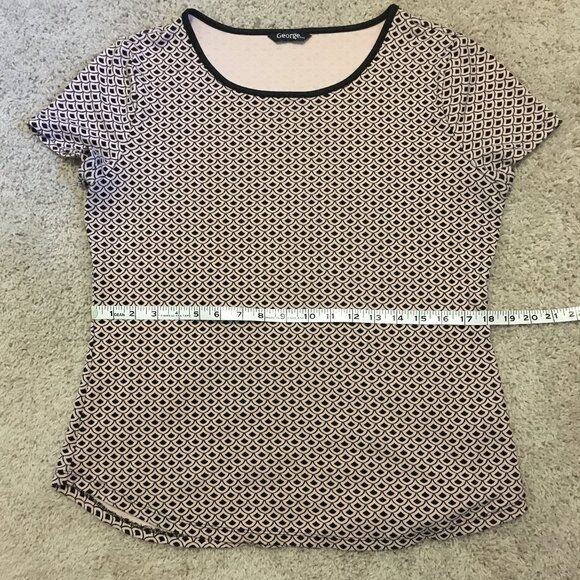 Soft Pink Mermaidcore Scale Print Tee - Picture 13 of 16